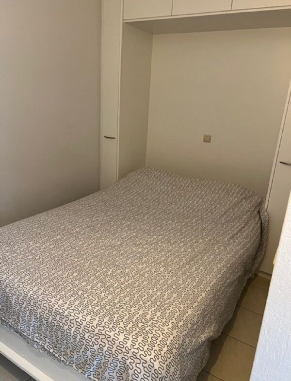 600