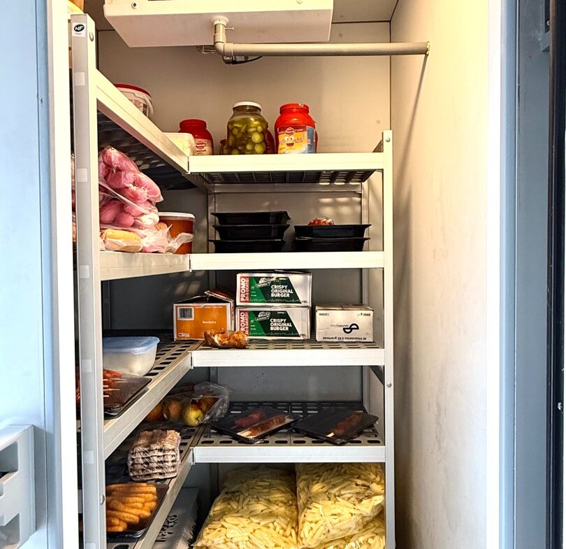 810