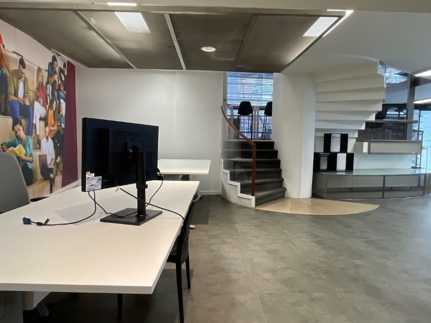 Instapklaar en polyvalent handelspand/kantoor te huur op TOPLOCATIE