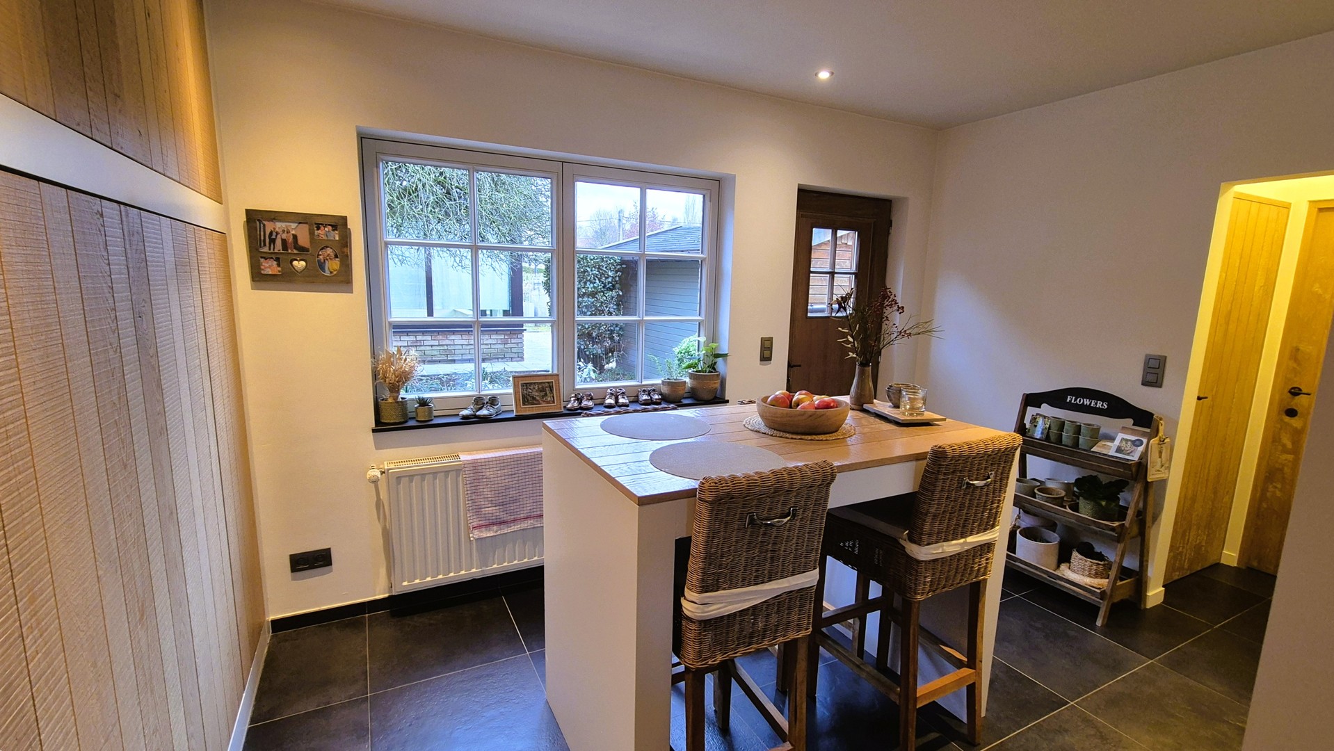 Rustig gelegen landelijke villa met extra kangoeroewoning.  EPC label B.  Opp 2076m². (Ref.17076)