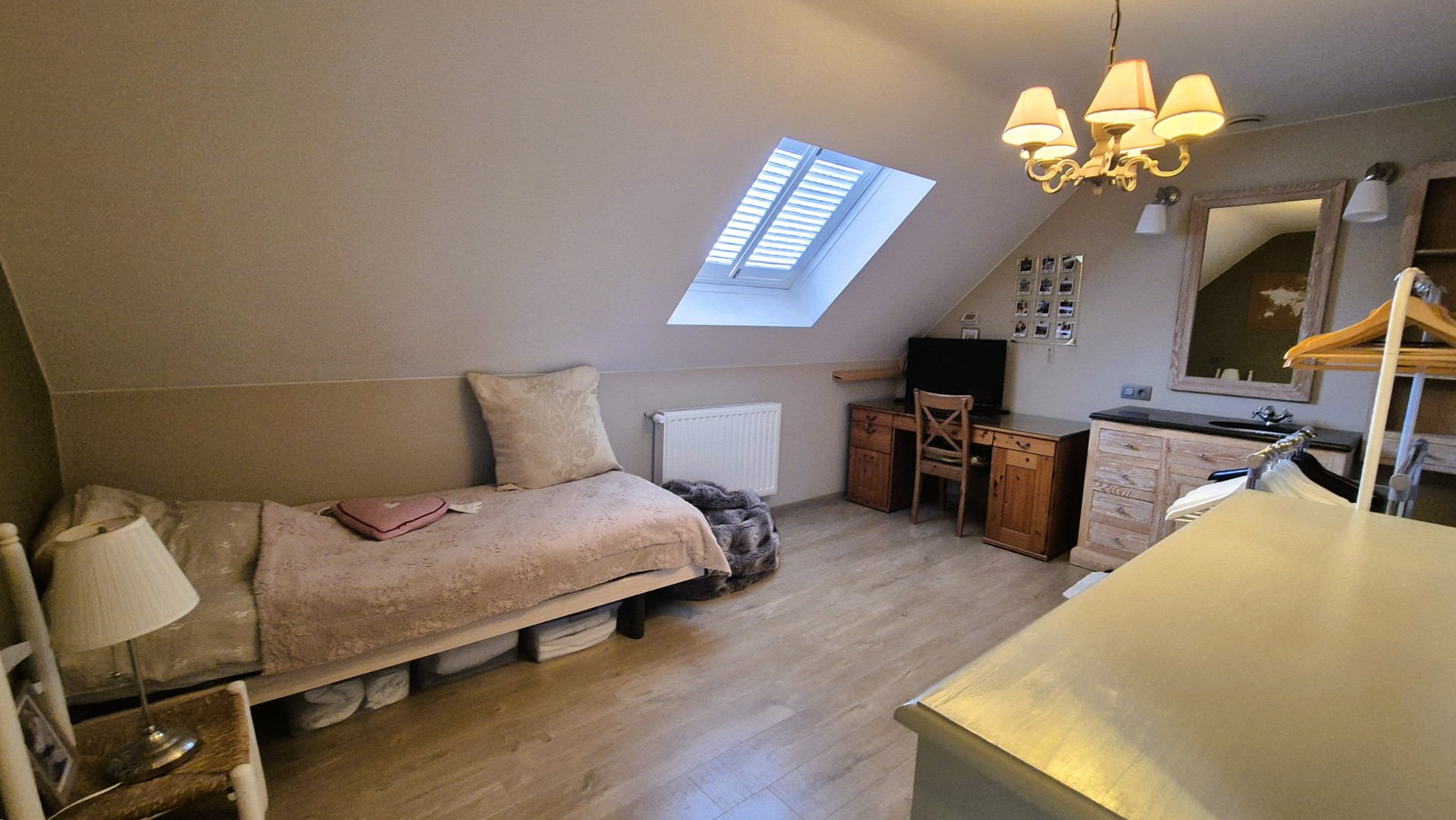 Rustig gelegen landelijke villa met extra kangoeroewoning.  EPC label B.  Opp 2076m². (Ref.17076)