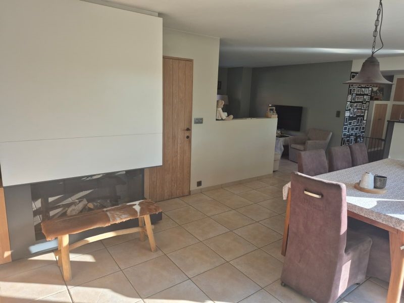 Rustig gelegen landelijke villa met extra kangoeroewoning.  EPC label B.  Opp 2076m². (Ref.17076)