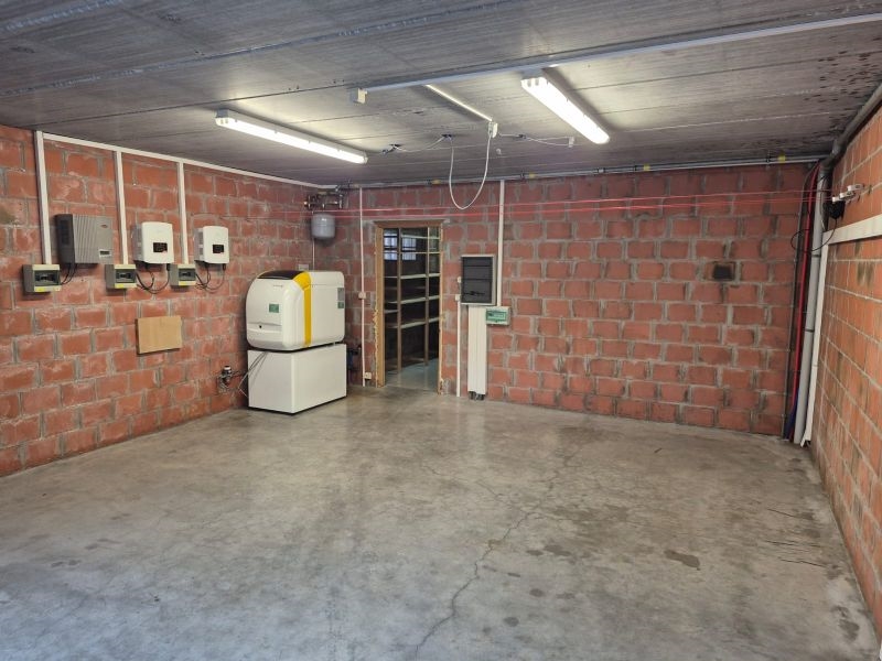Rustig gelegen landelijke villa met extra kangoeroewoning.  EPC label B.  Opp 2076m². (Ref.17076)