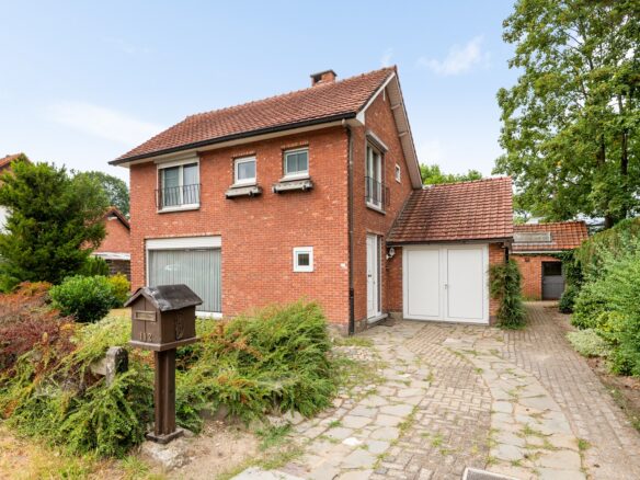 Vrijstaande gezinswoning met prachtige tuin in Brasschaat