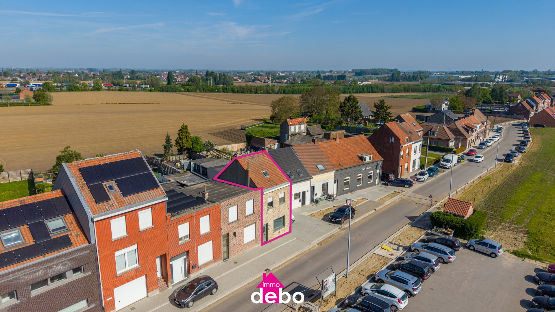 Maison familiale spacieuse et prête à emménager, comprenant 3 chambres, une cuisine ouverte, une salle de bains, une véranda et un jardin ensoleillé, idéalement située à Rekkem.