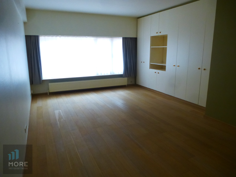 Appartement met zonneterras en (optioneel) parking te koop in Knokke
