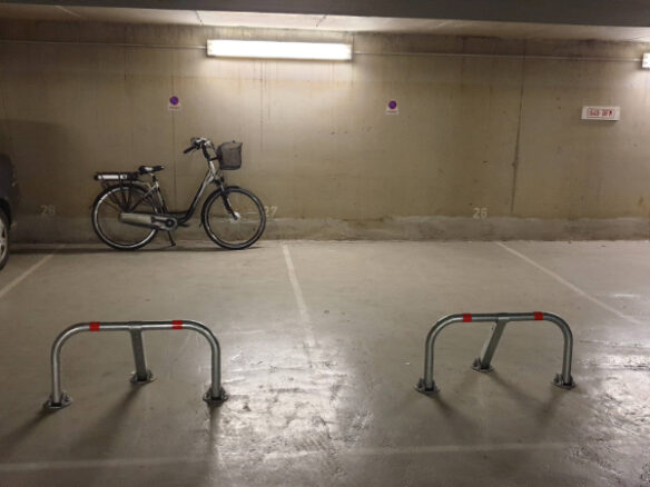 Autostaanplaats met parkeerbeugel