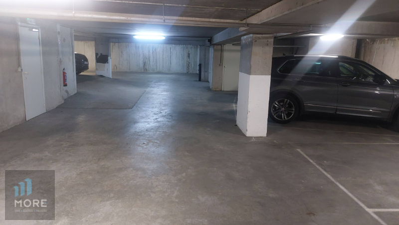 Autostaanplaats nabij de Lippenslaan en Leopoldlaan