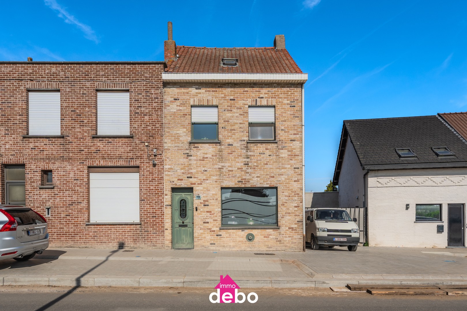 Maison familiale spacieuse et prête à emménager, comprenant 3 chambres, une cuisine ouverte, une salle de bains, une véranda et un jardin ensoleillé, idéalement située à Rekkem.