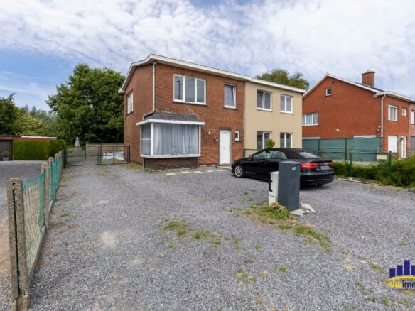 Ruime halfopen bebouwing met grote tuin in Lochristi opp. 688m²