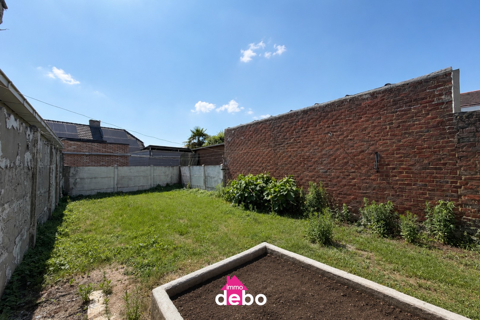 Gezinswoning met garage, 2 slaapkamers, zolder en tuin op wandelafstand van het centrum