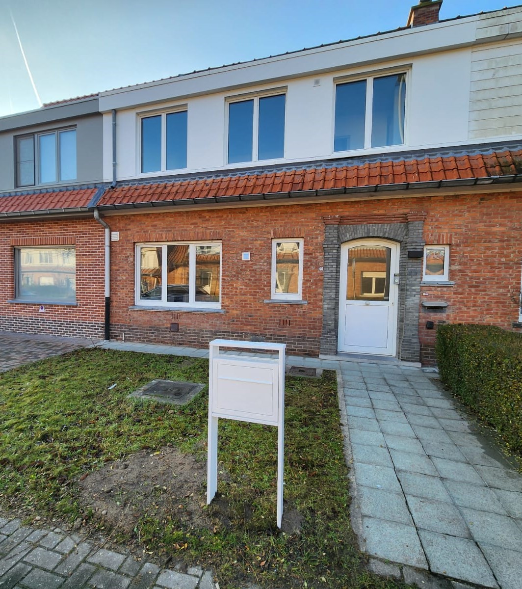Lichtrijk, volledig gerenoveerd huis met tuin en terras