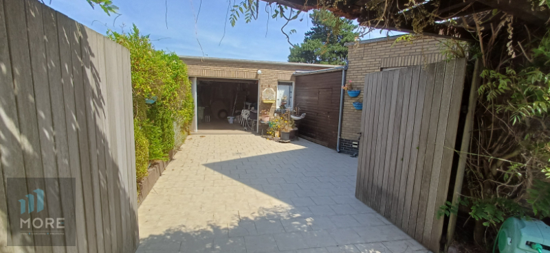 Charmante hoekwoning met garage en grote tuin in de Notelarenlaan 11 in Knokke