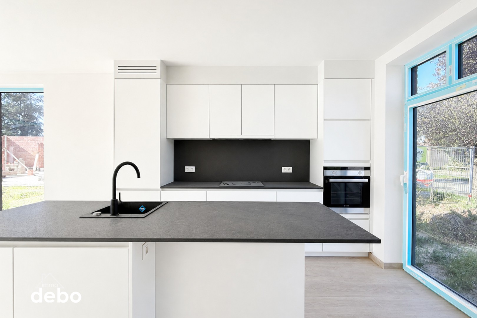 Halfopen energiezuinige nieuwbouwwoning met 3 slaapkamers op 401 m²