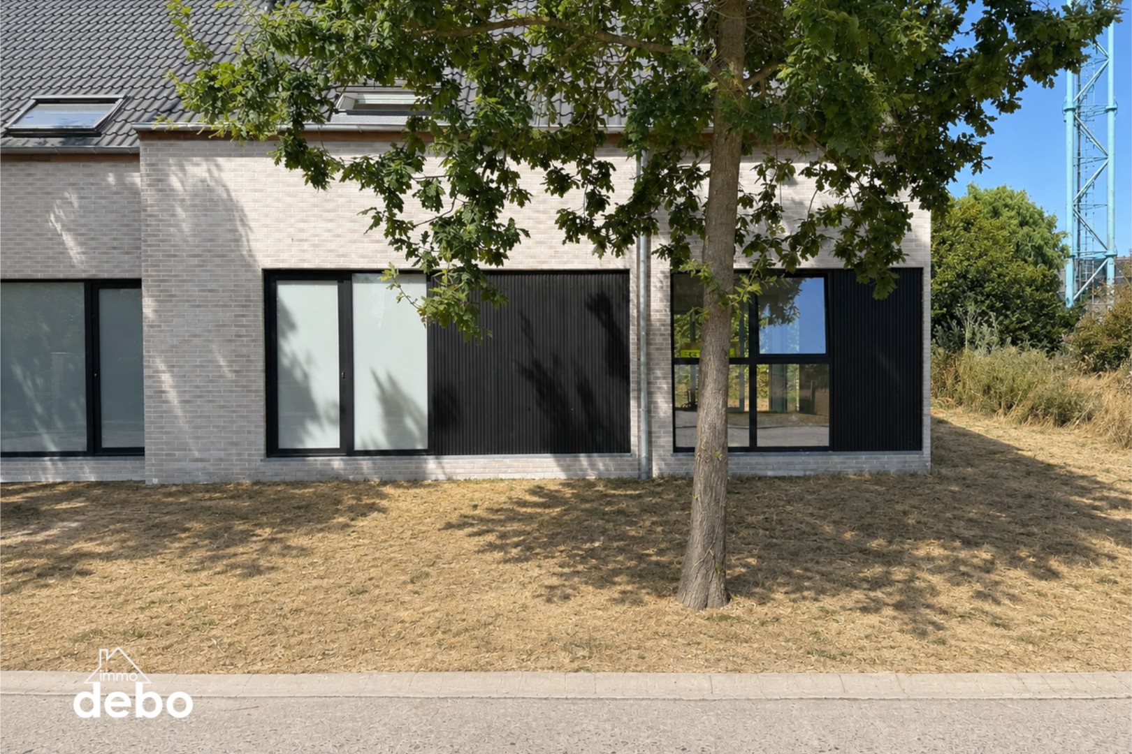 Halfopen energiezuinige nieuwbouwwoning met 3 slaapkamers op 401 m²