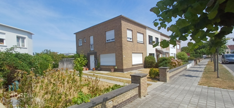 Charmante hoekwoning met garage en grote tuin in de Notelarenlaan 11 in Knokke