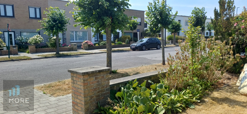 Charmante hoekwoning met garage en grote tuin in de Notelarenlaan 11 in Knokke