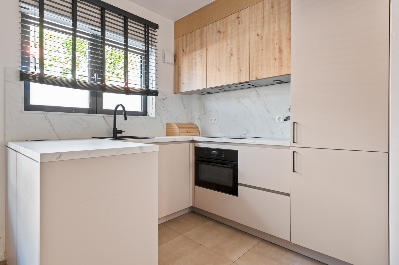 Lichtrijk GLV-appartement met zonnige tuin