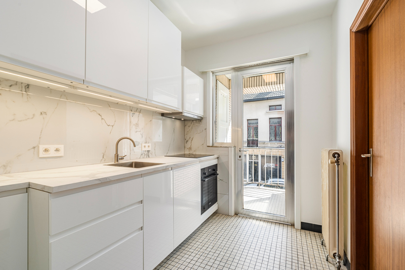 Roeselare Centrum – Lichtrijk appartement met 2 slaapkamers en garage