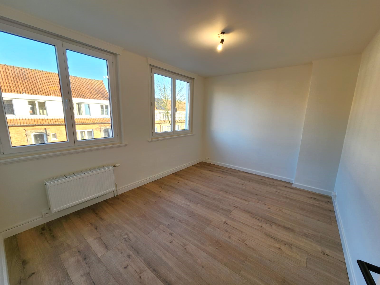 Lichtrijk, volledig gerenoveerd huis met tuin en terras