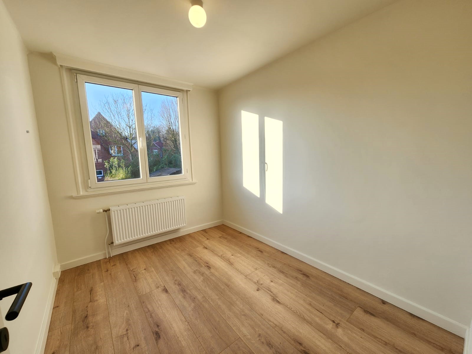 Lichtrijk, volledig gerenoveerd huis met tuin en terras