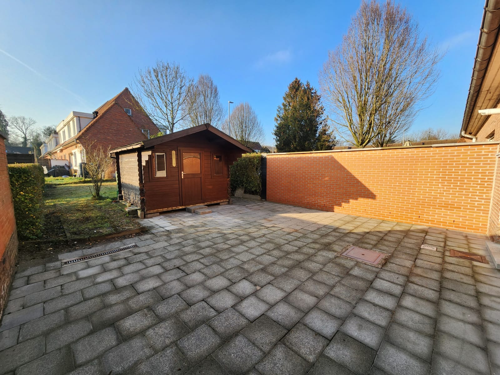 Lichtrijk, volledig gerenoveerd huis met tuin en terras