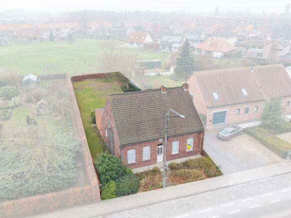 Roeselare-stadsrand. Prachtig pereceel bouwgrond waarvan 6% sloop / werderopbouw mogelijk OF grondige renovatie. Perceel van 875m2. ZUID-WEST.