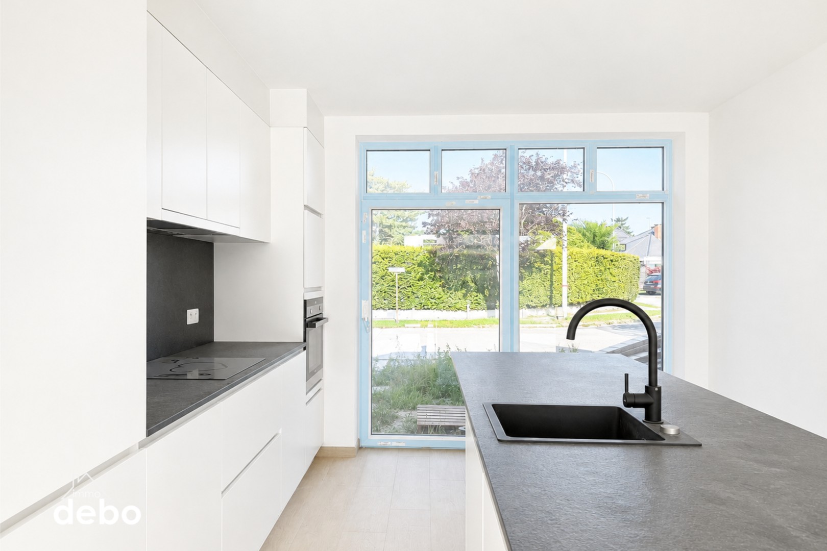 Halfopen energiezuinige nieuwbouwwoning met 3 slaapkamers op 401 m²