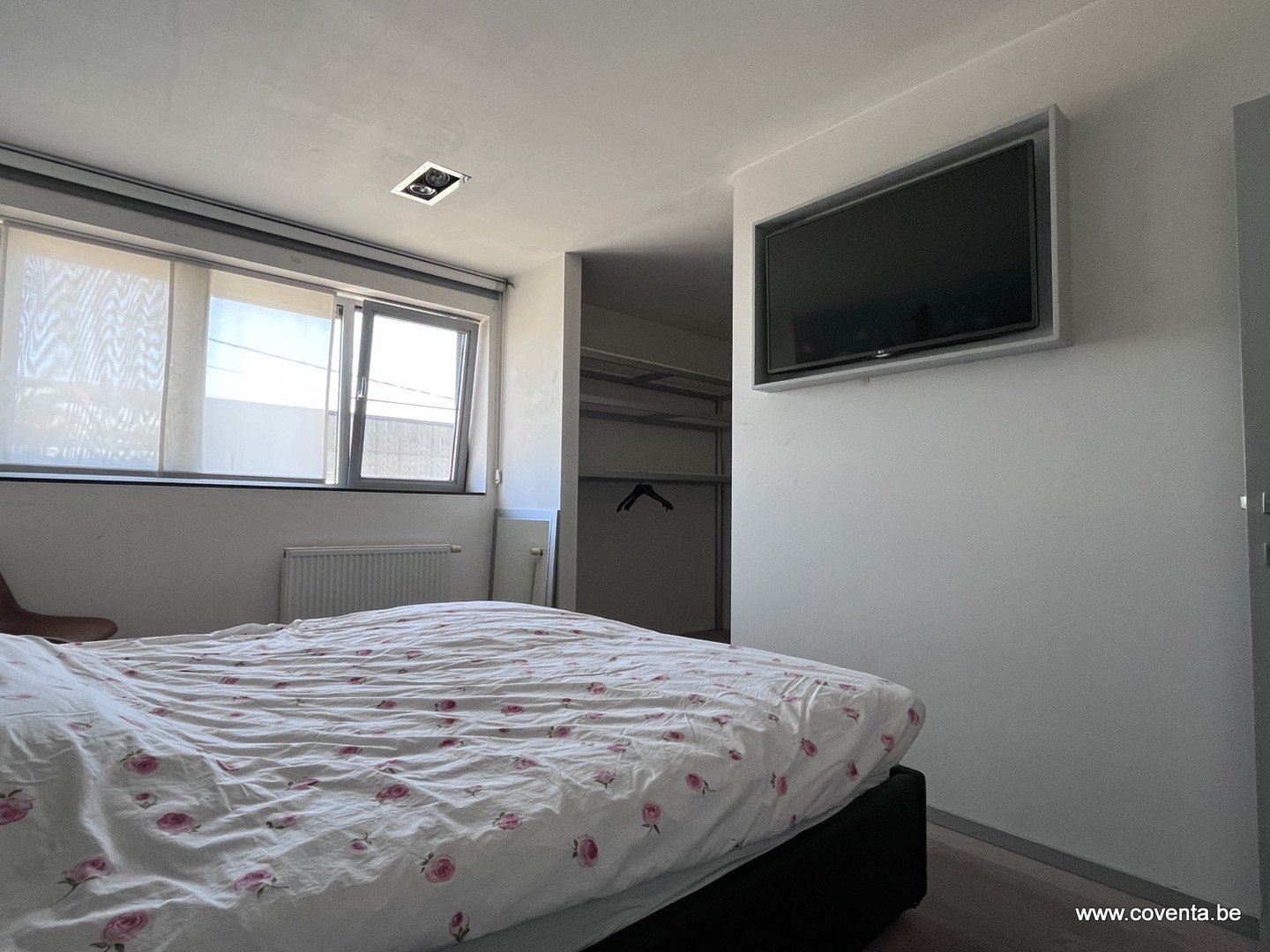 Ruime woonst met 3 slaapkamers en garage te huur in Roeselare