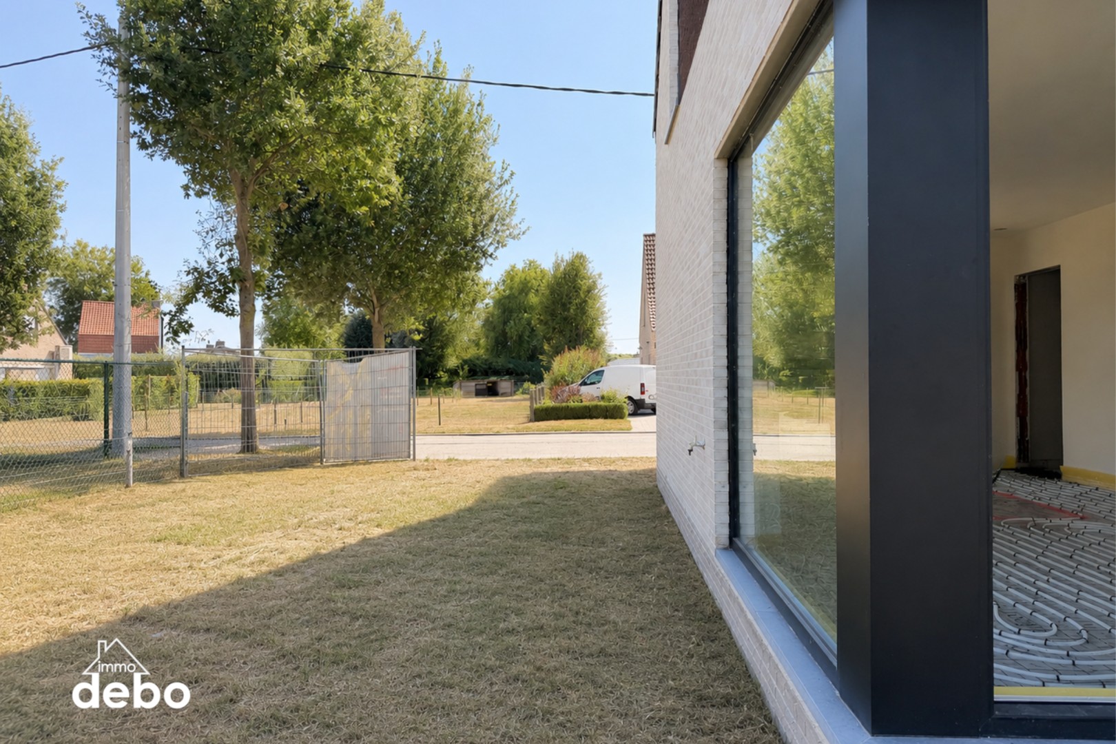 Halfopen energiezuinige nieuwbouwwoning met 3 slaapkamers op 401 m²