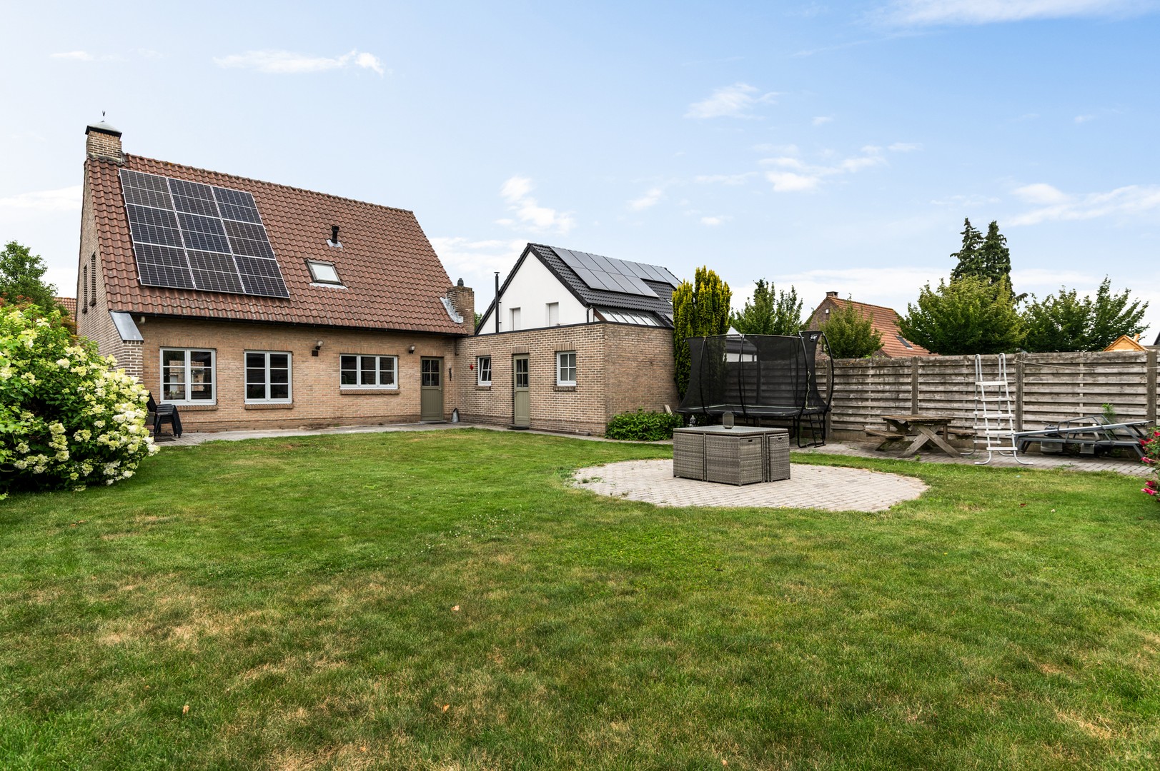 Ruime gezinswoning met zuidgerichte tuin