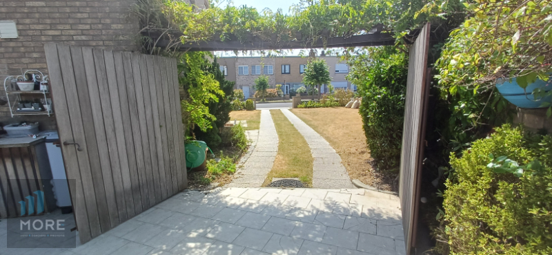 Charmante hoekwoning met garage en grote tuin in de Notelarenlaan 11 in Knokke
