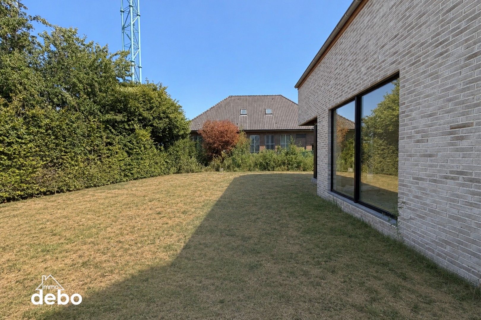 Halfopen energiezuinige nieuwbouwwoning met 3 slaapkamers op 401 m²