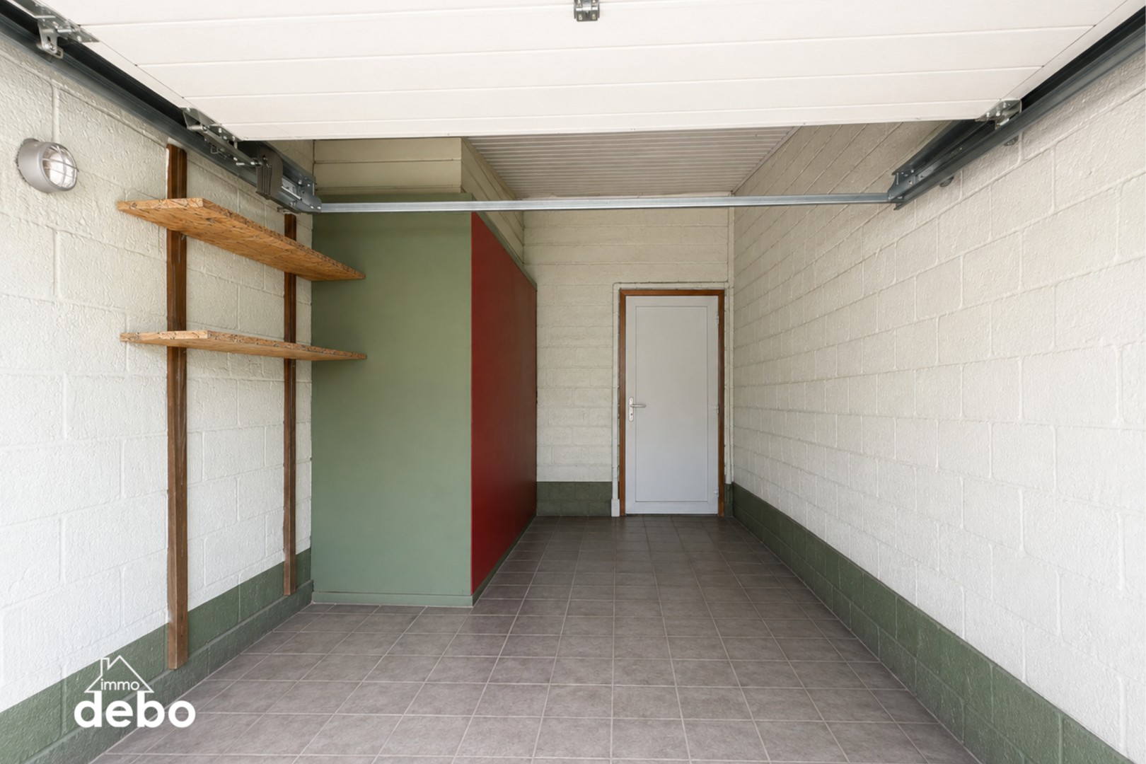 Lichtrijke gezinswoning met tuin, garage en uitweg in Zwevegem