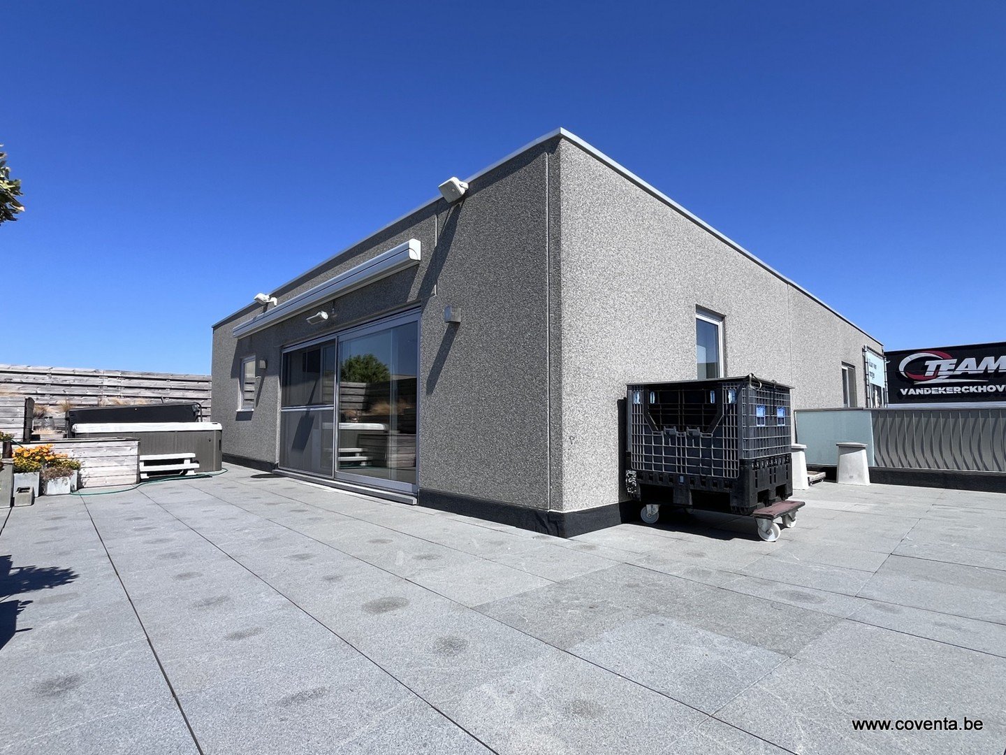 Ruime woonst met 3 slaapkamers en garage te huur in Roeselare