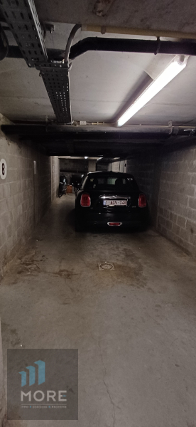 Autostaanplaats te huur in de Piers de Raveschootlaan