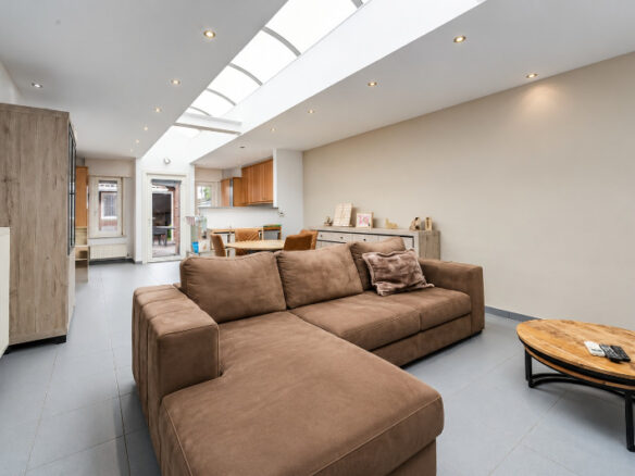 Roeselare : Instapklare, gerenoveerde rijwoning in hartje Roeselare!