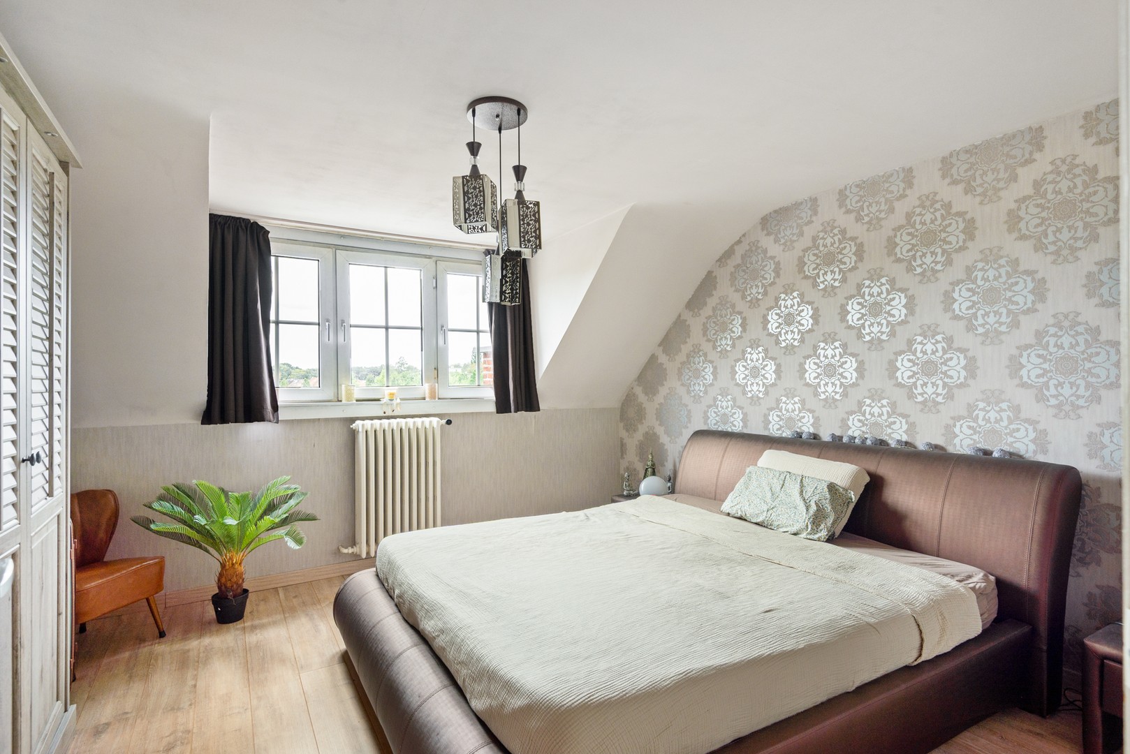 Karaktervolle en ruime woning in hartje Schoten