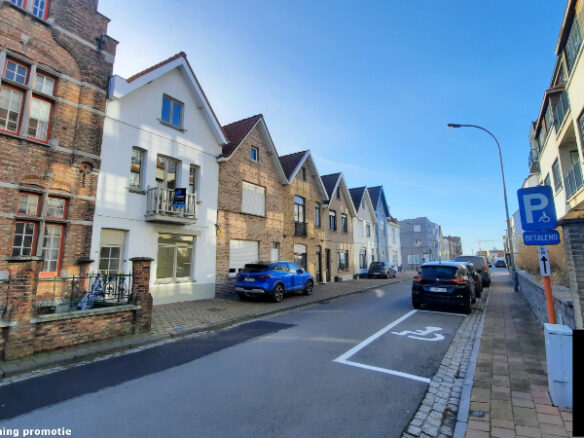 Stijlvol gerenoveerde authentieke Knokse rijwoning te huur