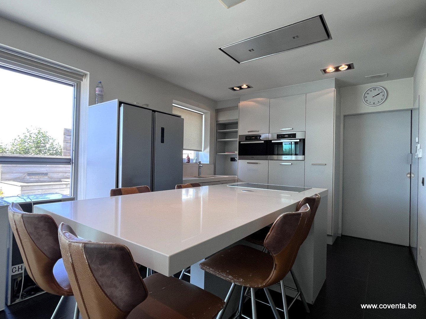 Ruime woonst met 3 slaapkamers en garage te huur in Roeselare