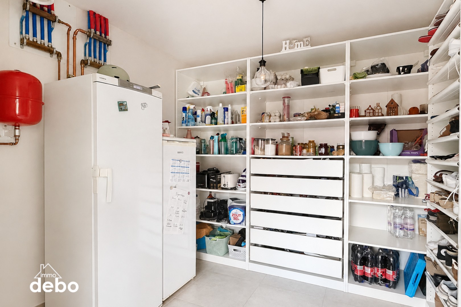 Recente halfopen woning met ruime tuin en carport