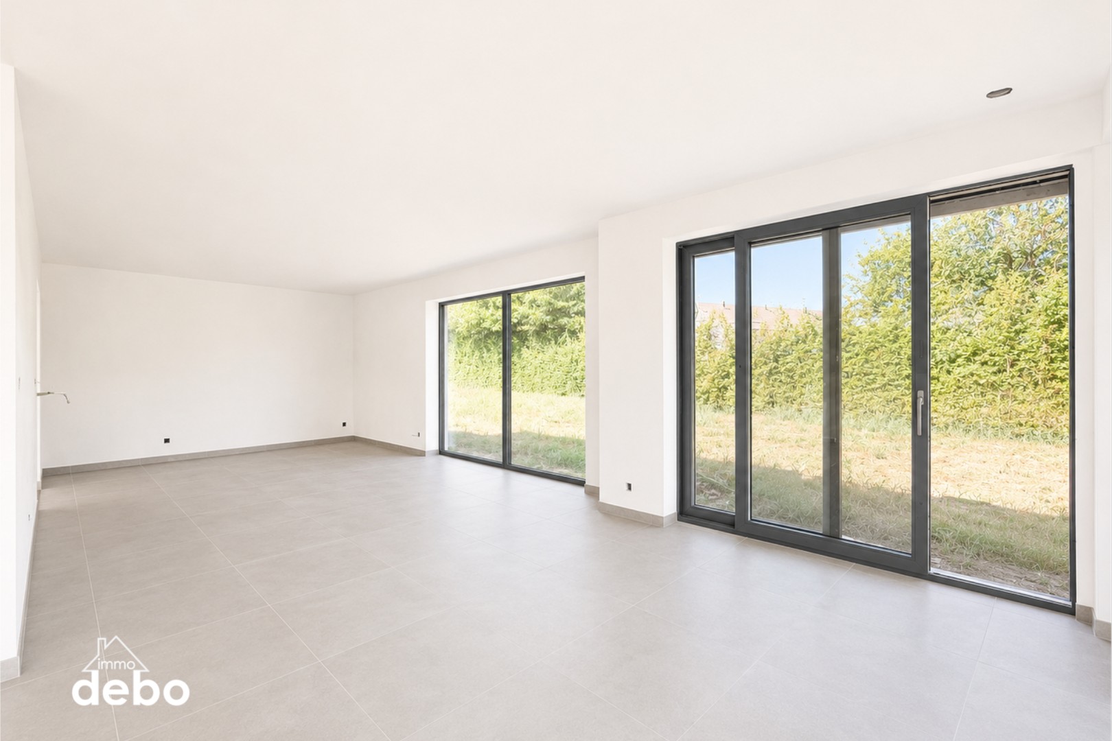 Halfopen energiezuinige nieuwbouwwoning met 3 slaapkamers op 401 m²